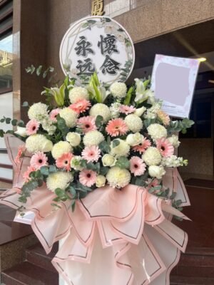 Heart in Blooms Flower Stand - Image 2