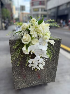Heaven’s Veil Bridal Bouquet - Image 4