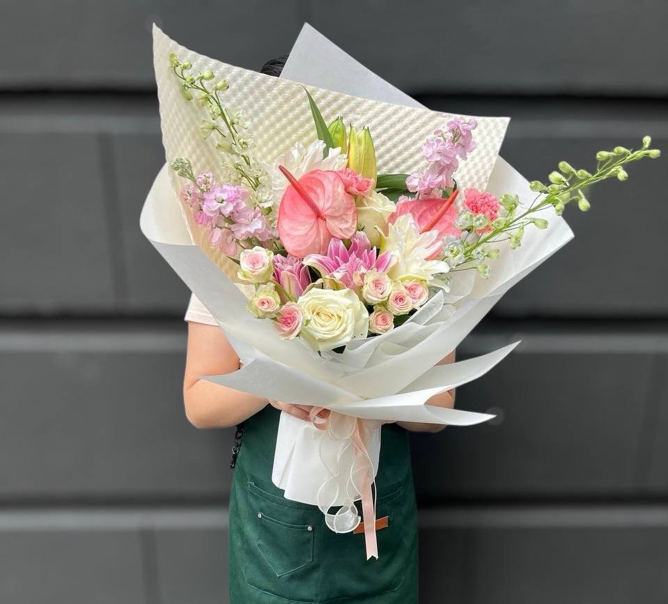 Flamingo Kiss Flower Bouquet - Image 3