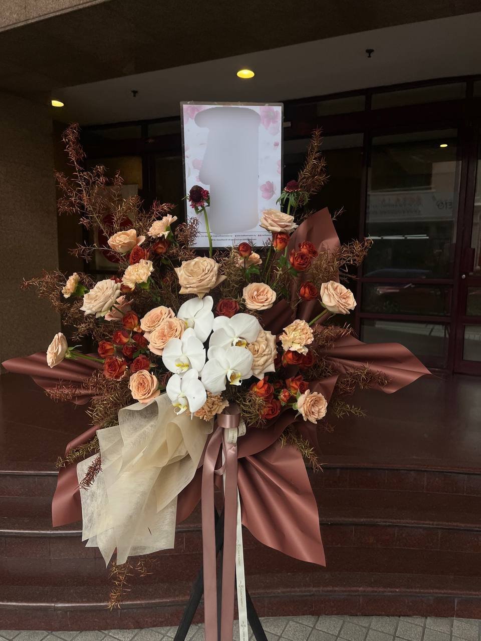 Crimson Jubilee Flower Stand - Image 2