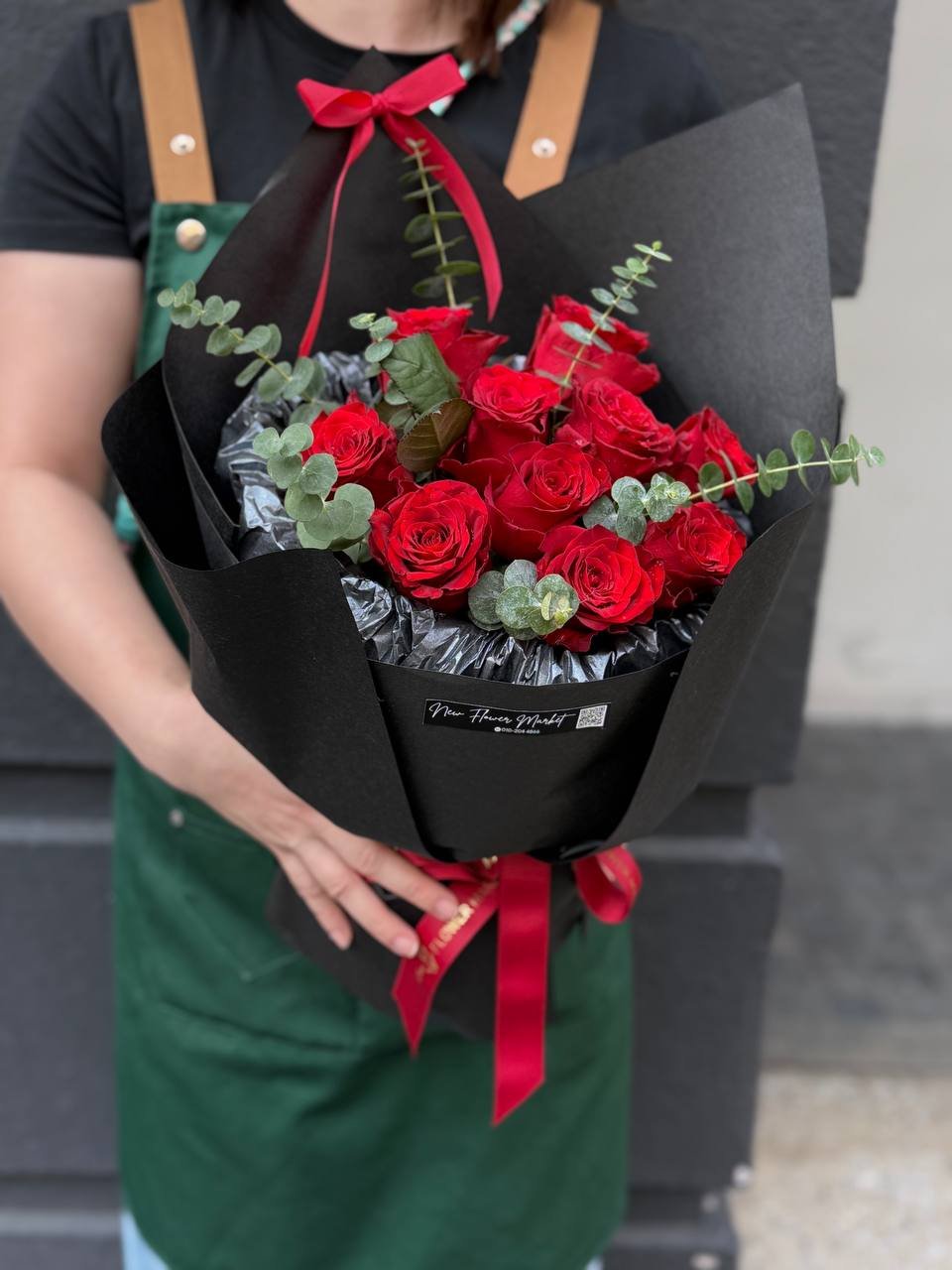 Noir Amour Flower Bouquet