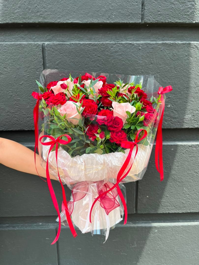 Love in Two Shades Flower Bouquet - Image 5