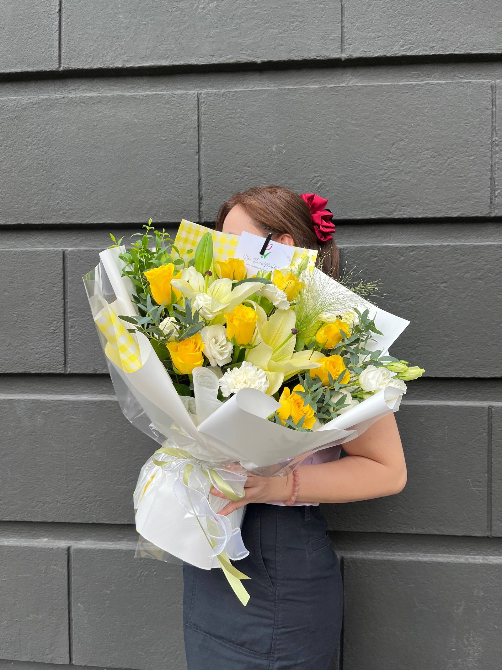 Dawn’s First Light Flower Bouquet - Image 2